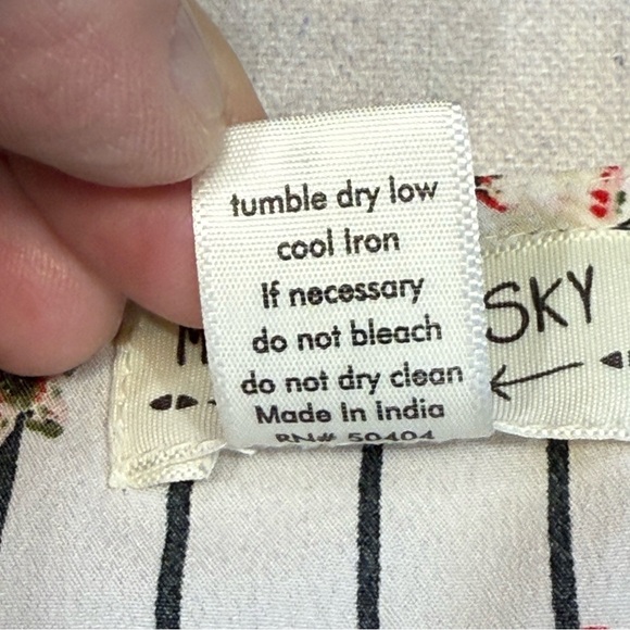 Midnight Sky - Floral Wrap Top - White with Red Flowers - Size Large - Picture 7 of 11